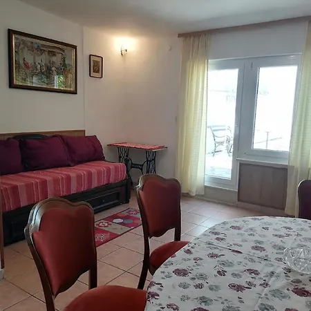 Apartment In Mit Grill, Terrasse Und Garten