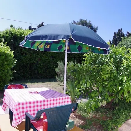 In Mit Grill, Terrasse Und Garten Apartment Premantura