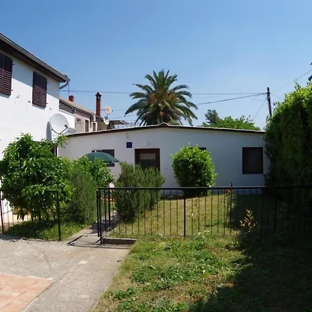 Apartment In Mit Grill, Terrasse Und Garten