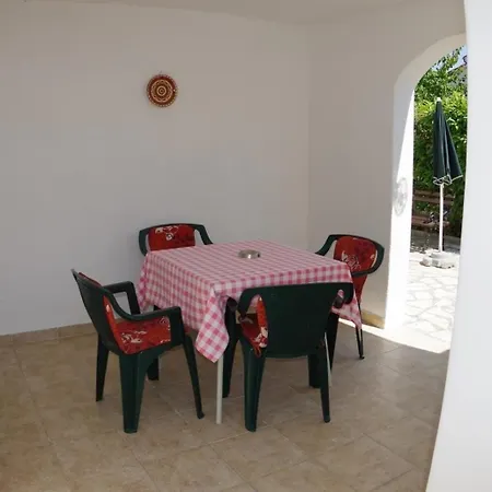 Apartment In Mit Grill, Terrasse Und Garten