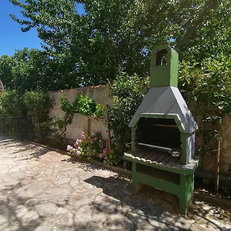 In Mit Grill, Terrasse Und Garten Premantura